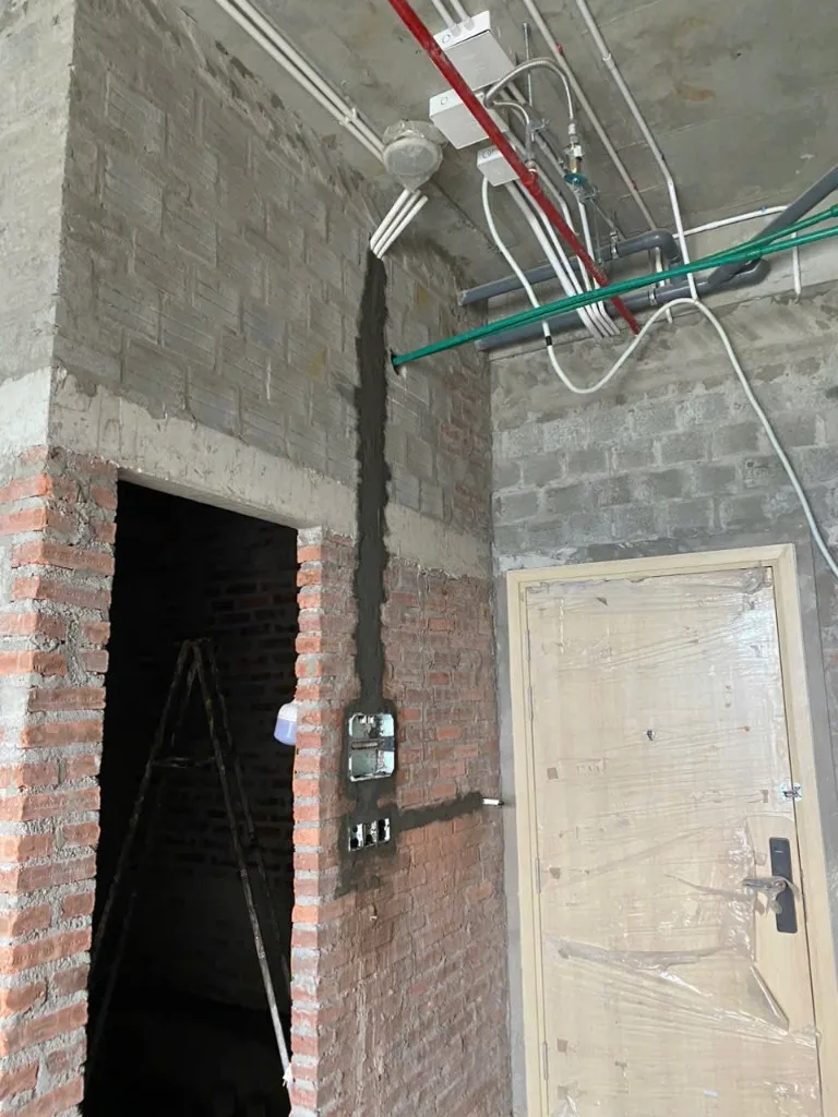 Đi đường ống luồn dây điện âm tường và lắp đặt tủ điện tại công trình Đà Nẵng