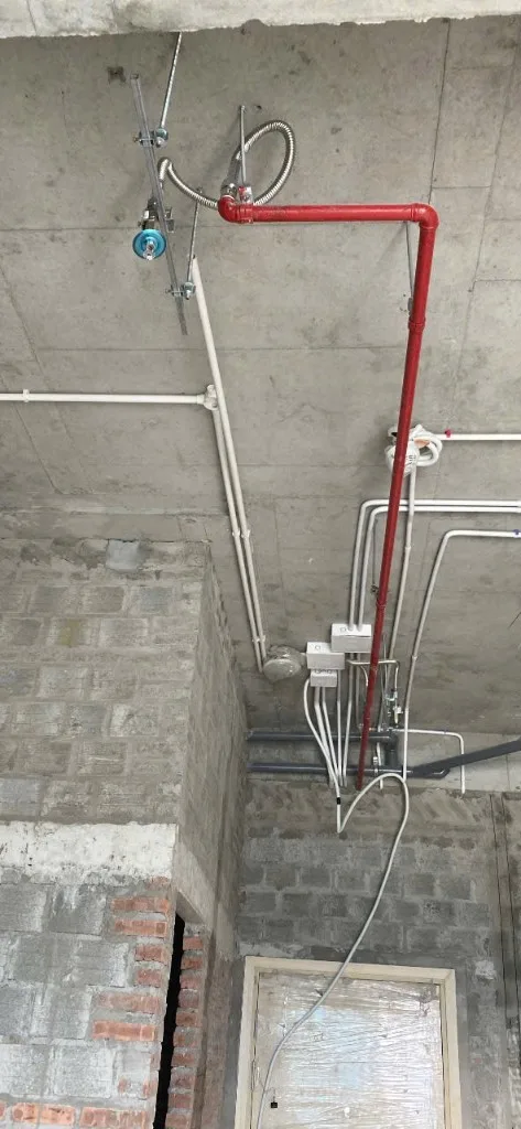 Thi công hệ thống ống cấp nước âm trần tại công trình nhà phố Đà Nẵng